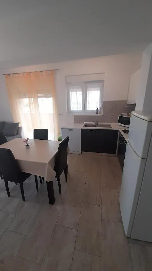 Apartament Mario Vir