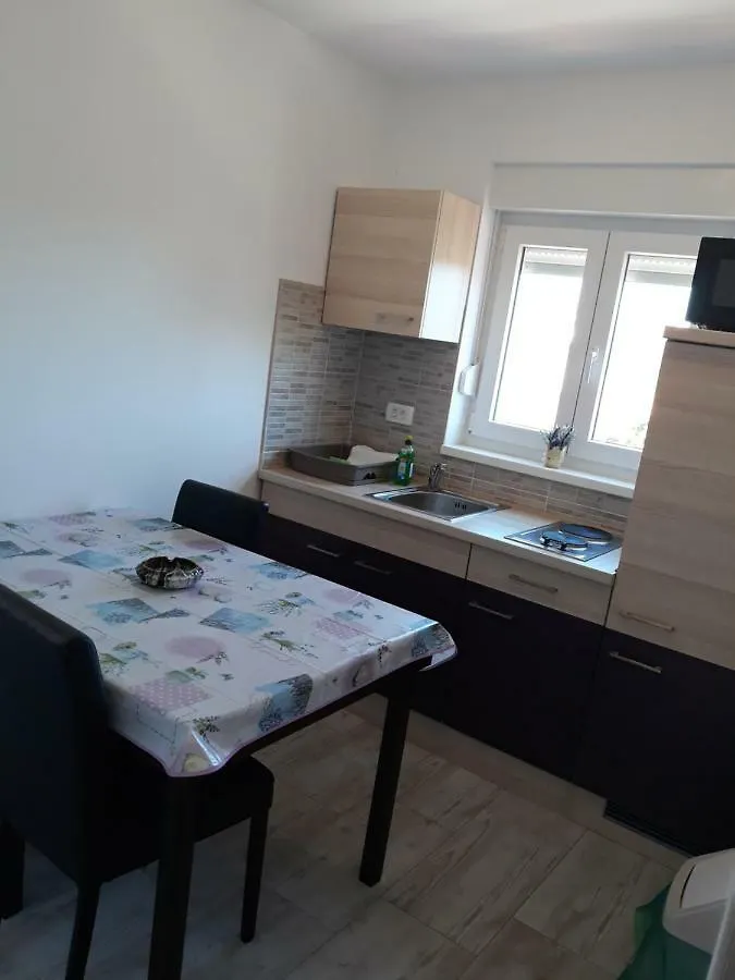 Apartament Mario Vir